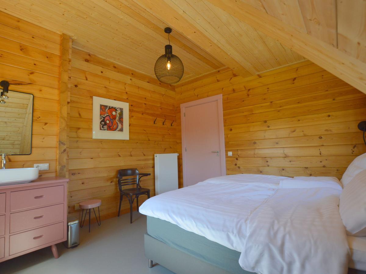 Cosy House In With Views And Spacious Terrace